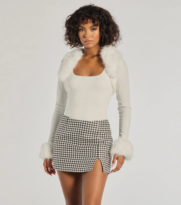 Celebrate in style with this stunning ivory going-out outfit essential, the Exclusive Chic Faux Fur Long Sleeve Bolero, featuring the latest statement-making details and a glamorous design perfect for any festive 2025 event.