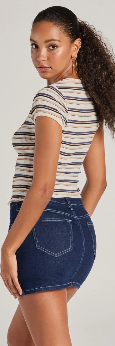 With its midriff cut and trend-forward fit, the Stylish Status Striped Knit Tie-Front Top is a ivory crop top made to pair with skirts, denim, or whatever vibe you're feeling this season.
