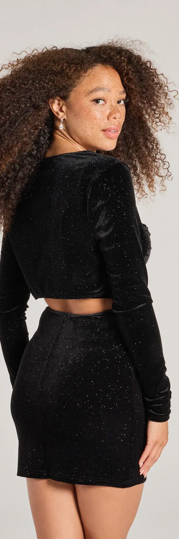 
Upgrade your style game for 2025 with the Luxe Impression Velvet Glitter Bolero in black, perfect for any fashion-forward wardrobe.