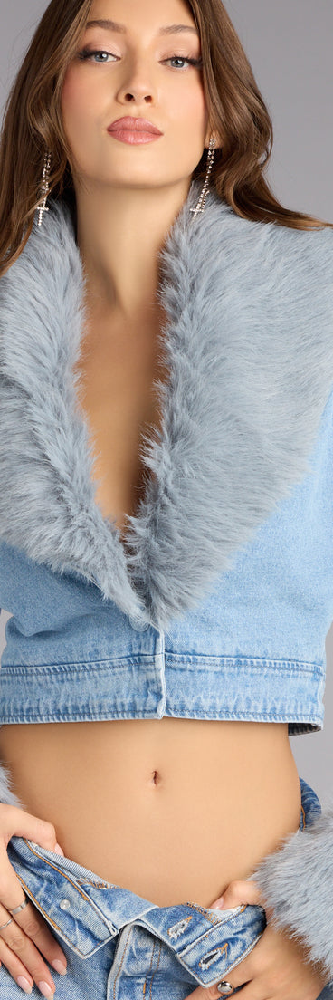 This light blue piece brings trend-right energy to the Ice Queen Removable Faux Fur Denim Jacket, perfect for fall outfits that stand out.