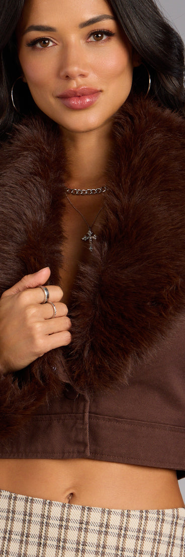 This brown piece brings trend-right energy to the Ice Queen Removable Faux Fur Denim Jacket, perfect for fall outfits that stand out.