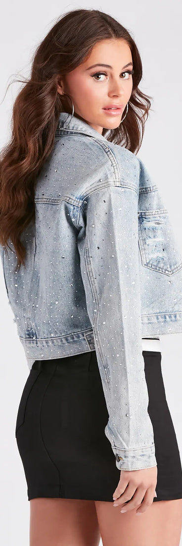 Your fall and winter outfits will be on-trend when you style the Casual Glamour Rhinestone Cropped Denim Jacket to complete your best outfit of the day or add a layer of stylish warmth to your look!