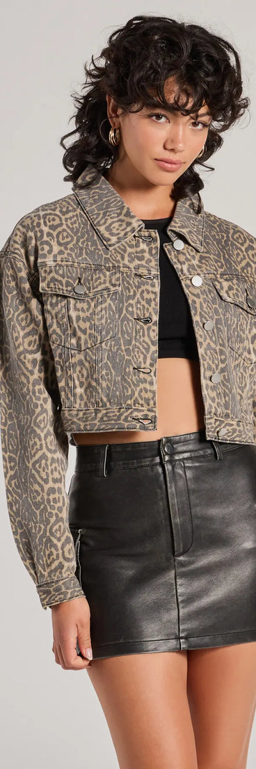 
Upgrade your style game for 2025 with the Level Up Leopard Print Denim Trucker Jacket in leopard, perfect for any fashion-forward wardrobe.