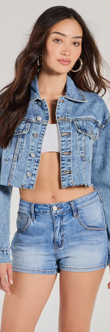 The Keep Groovin' Crop Denim Jacket has a sleek denim wash and the latest accents for a layer that instantly elevates your look.