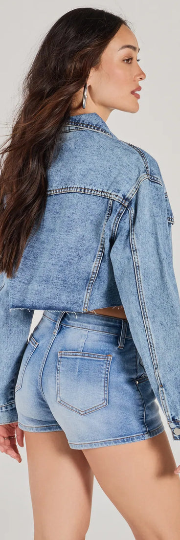 
Upgrade your style game for 2025 with the Keep Groovin' Crop Denim Jacket in denim, perfect for any fashion-forward wardrobe.