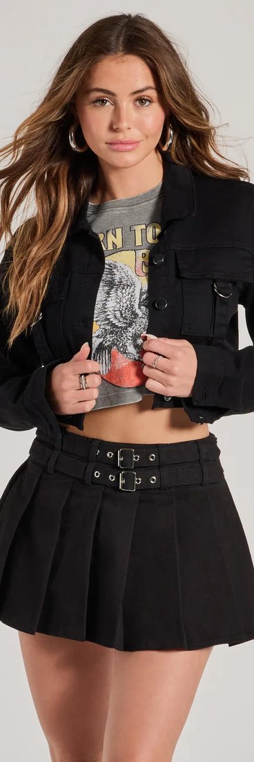 Refresh your wardrobe with the Trendy Nature Cargo Woven Crop Jacket, a black fashion jacket that adds statement style to every look.