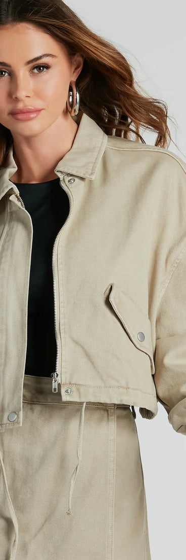 This khaki piece brings trend-right energy to the Top Notch Cargo Twill Crop Bomber Jacket, perfect for fall outfits that stand out.