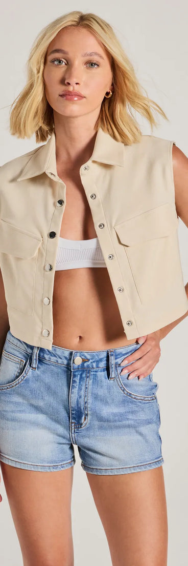 
Upgrade your style game for 2025 with the Out And About Twill Cropped Vest in khaki, perfect for any fashion-forward wardrobe.