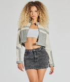
Upgrade your style game for 2025 with the Walking The City Moto Striped Crop Jacket in heather, perfect for any fashion-forward wardrobe.
