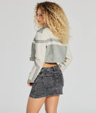 
Upgrade your style game for 2025 with the Walking The City Moto Striped Crop Jacket in heather, perfect for any fashion-forward wardrobe.