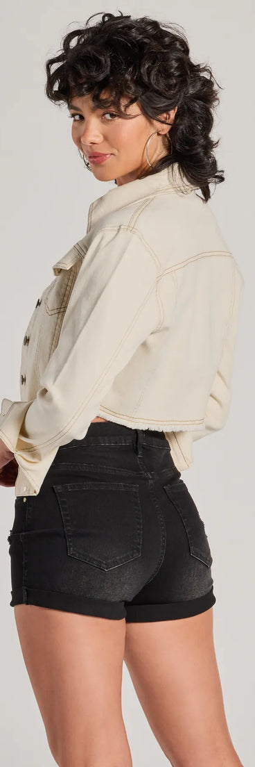 
Upgrade your style game for 2025 with the Chill Moments Long Sleeve Crop Denim Trucker Jacket in beige, perfect for any fashion-forward wardrobe.