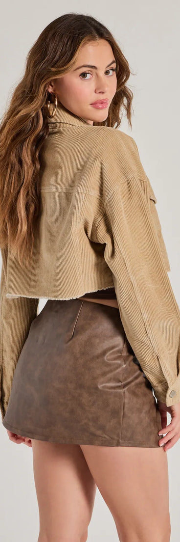
Upgrade your style game for 2025 with the Trendy Essential Corduroy Cropped Jacket in taupe, perfect for any fashion-forward wardrobe.