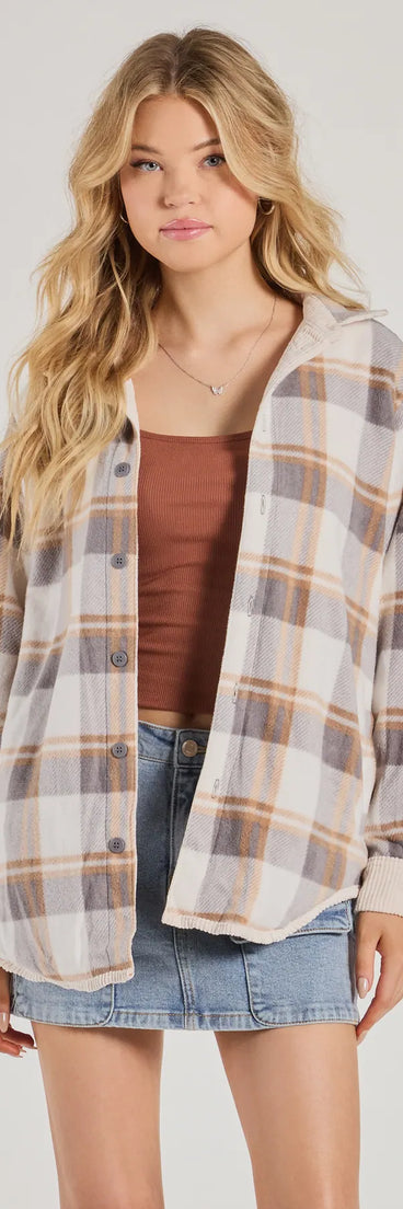 
Upgrade your style game for 2025 with the Comfy Season Corduroy And Flannel Reversible Shacket in ivory, perfect for any fashion-forward wardrobe.