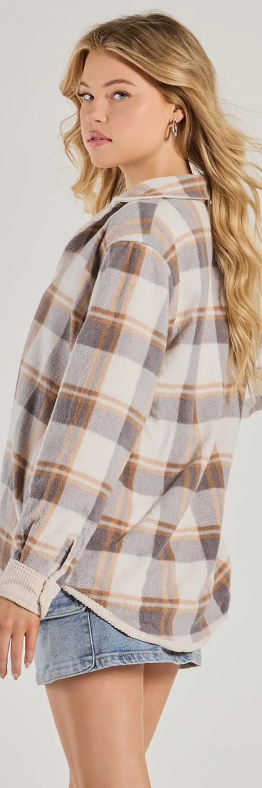 
Upgrade your style game for 2025 with the Comfy Season Corduroy And Flannel Reversible Shacket in ivory, perfect for any fashion-forward wardrobe.