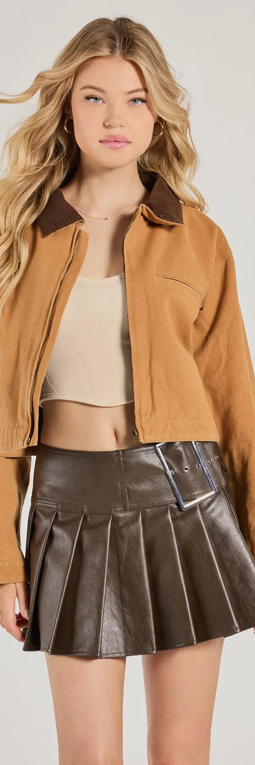 
Upgrade your style game for 2025 with the Iconic Textures Cropped Corduroy Jacket in camel, perfect for any fashion-forward wardrobe.