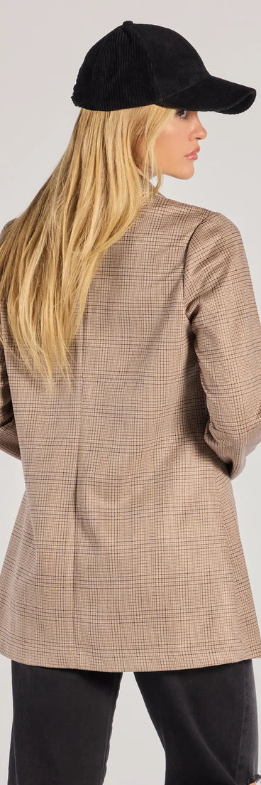 Dress up or down with the Chic Choice Plaid Faux Suede Blazer, a trendy taupe blazer that delivers structure and style on the go.