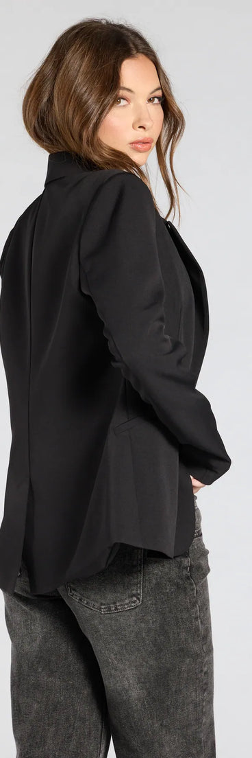 Dress up or down with the Miss Always On Time Collared Woven Blazer, a trendy black blazer that delivers structure and style on the go.