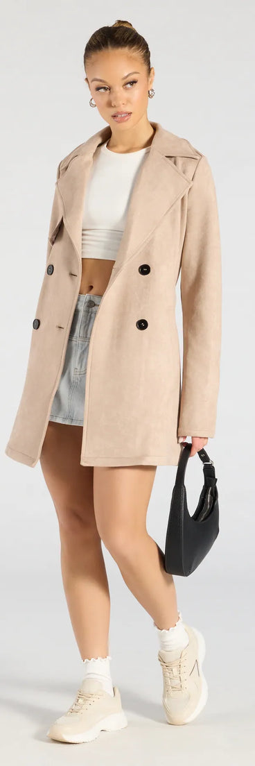 Dress up or down with the Eye For Style Belted Faux Suede Trench Coat, a trendy taupe blazer that delivers structure and style on the go.