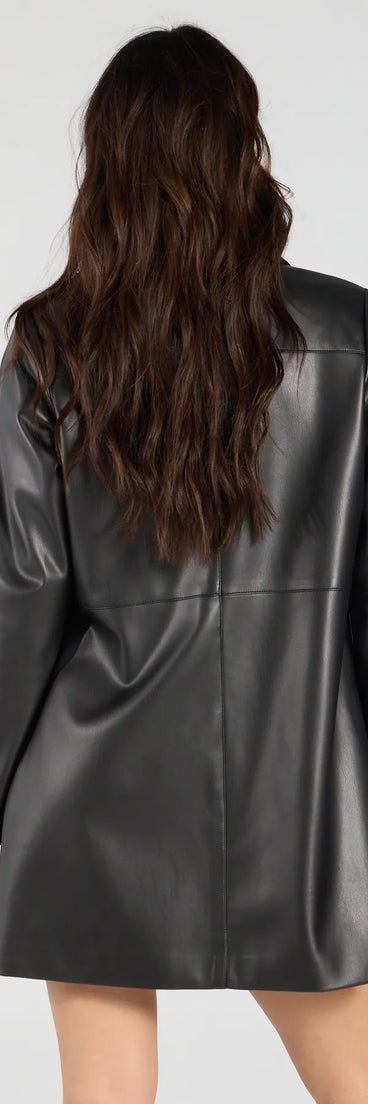 Dress up or down with the Effortlessly Sleek Faux Leather Oversized Blazer, a trendy black blazer that delivers structure and style on the go.