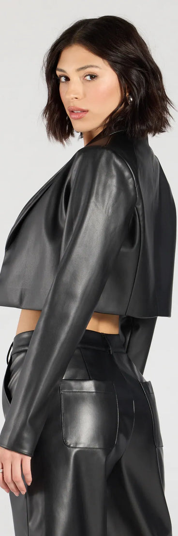 Dress up or down with the Chic Layer Faux Leather Cropped Blazer, a trendy black blazer that delivers structure and style on the go.
