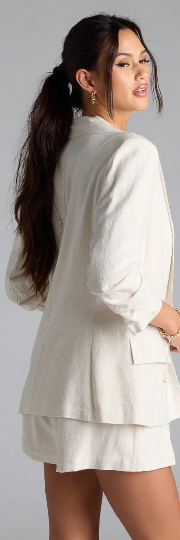 Dress up or down with the Looking Chic Blazer With Linen, a trendy natural blazer that delivers structure and style on the go.