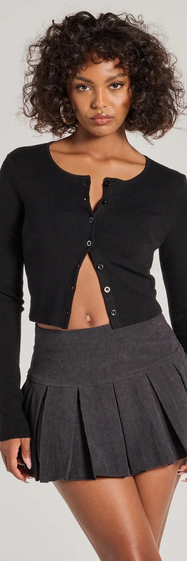 
Upgrade your style game for 2025 with the Preppy Chic Drop Waist Pleated Corduroy Mini Skirt in charcoal, perfect for any fashion-forward wardrobe.