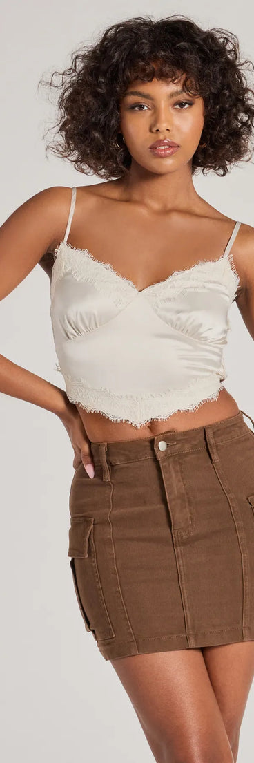 The Serving Style Cargo Mini Skirt is a brown cargo skirt, an effortlessly layer-friendly piece ideal for a celebration-ready look with a funtional-inspired flair.
