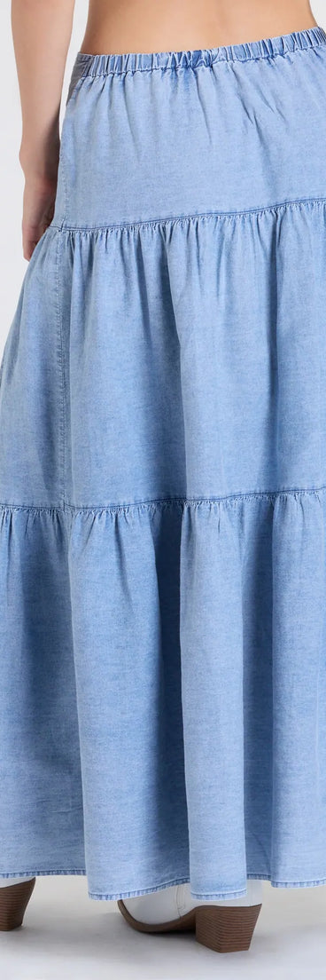 With a flattering fit and cool-girl edge, the Western Cutie Tiered Chambray Maxi Skirt in light blue is the perfect denim skirt to dress up or down for all your seasonal plans.