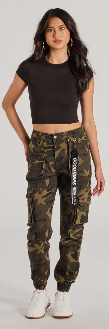 The Major Cutie Cargo Joggers in olive, women's cargo joggers crafted for a casual style, are perfect for relaxed parties or gatherings.