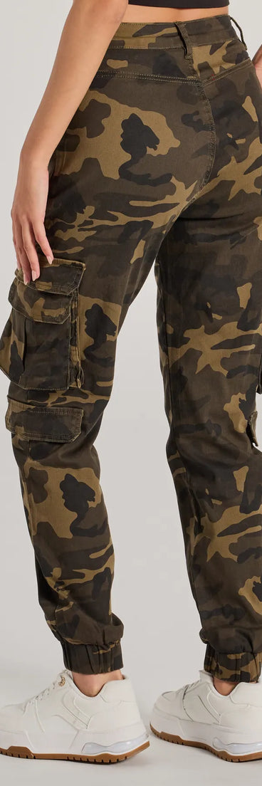 The Major Cutie Cargo Joggers is a trendy women's bottom in olive green, designed with modern details and alluring textures to complete chic outfits for 2025.