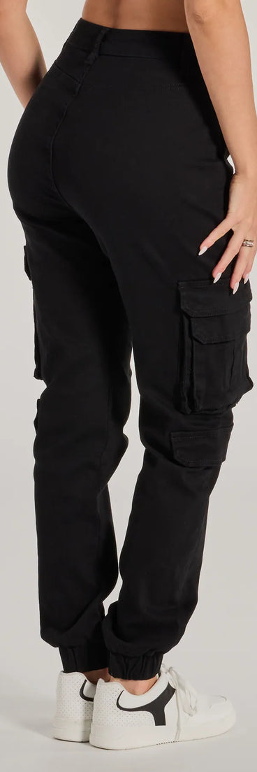 The Major Cutie Cargo Joggers is a trendy women's bottom in black, designed with modern details and alluring textures to complete chic outfits for 2025.