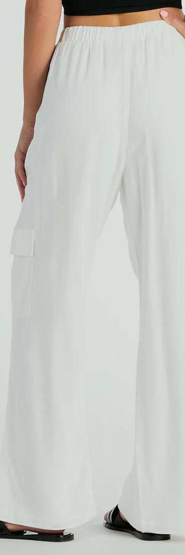 Refresh your fall closet with stylish women's pants like the Golden Hour High-Rise Cargo Wide-Leg Linen Pants in a sleek fabric and a pant leg style that makes your look unique.