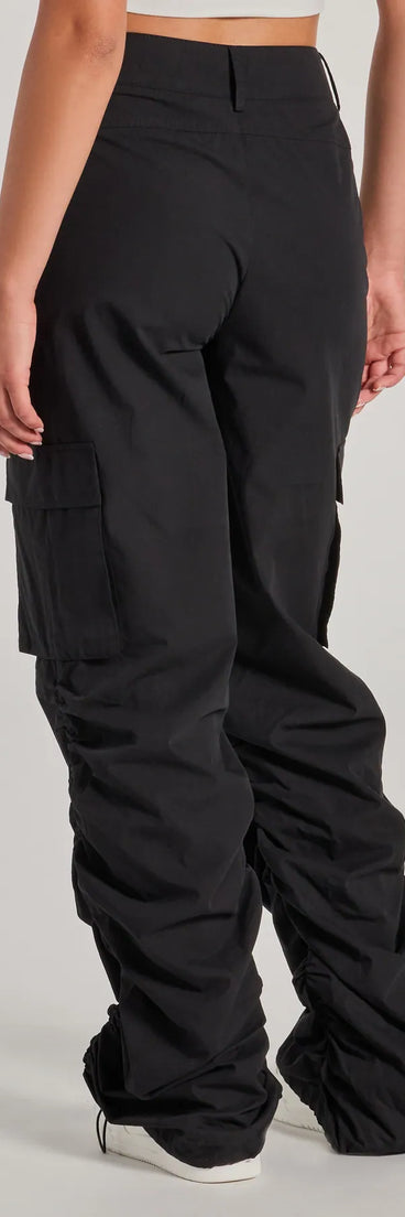 The Good Vibes Era Mid-Rise Twill Cargo Pants is a trendy women's bottom in black, designed with modern details and alluring textures to complete chic outfits for 2025.