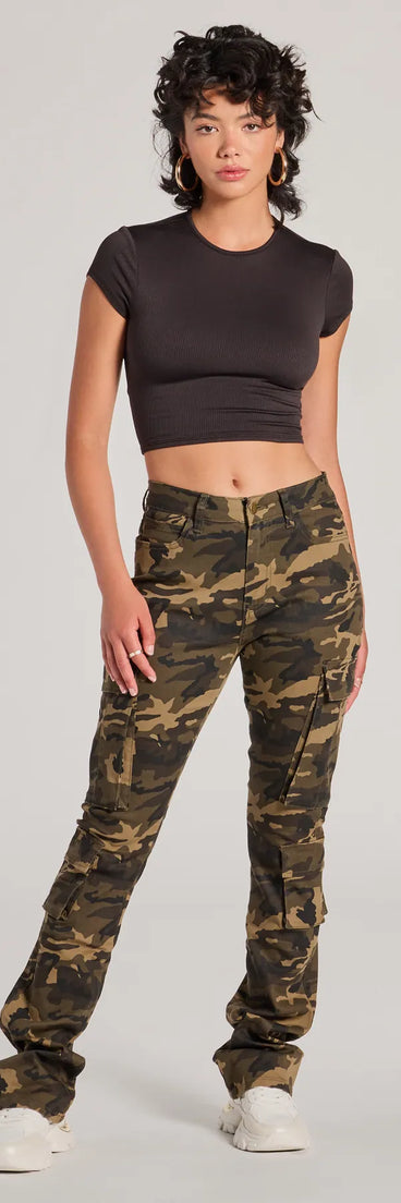 A stylish choice for adding an edgy flair to your everyday attire, the Casual Vibe Camo Cargo Bootcut Pants in olive are utility-inspired cargos for women that create a bold yet functional on-trend outfit.