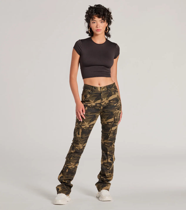 A stylish choice for adding an edgy flair to your everyday attire, the Casual Vibe Camo Cargo Bootcut Pants in olive are utility-inspired cargos for women that create a bold yet functional on-trend outfit.