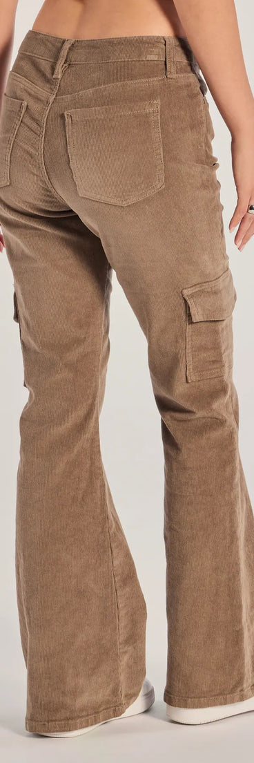 The Effortless And Cool Corduroy Cargo Flare Pants is a trendy women's bottom in olive green, designed with modern details and alluring textures to complete chic outfits for 2025.