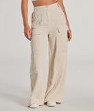 
Upgrade your style game for 2025 with the Essential High-Rise Corduroy Wide-Leg Cargo Pants in ivory, perfect for any fashion-forward wardrobe.