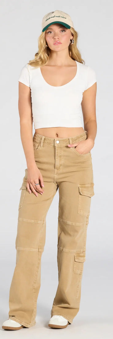 Pair the Coolest Babe High-Rise Cargo Straight-Leg Pants with your favorite crop or bodysuit for effortless warm-weather looks with on-trend khaki pants that speak your style.