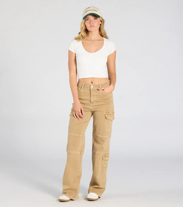 Pair the Coolest Babe High-Rise Cargo Straight-Leg Pants with your favorite crop or bodysuit for effortless warm-weather looks with on-trend khaki pants that speak your style.