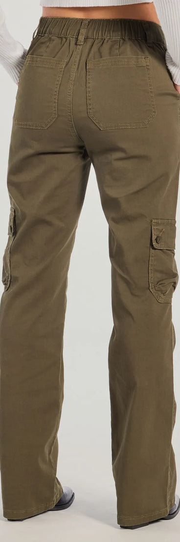 The Take Charge Mid Rise Straight Cargo Pants is a trendy women's bottom in olive green, designed with modern details and alluring textures to complete chic outfits for 2025.
