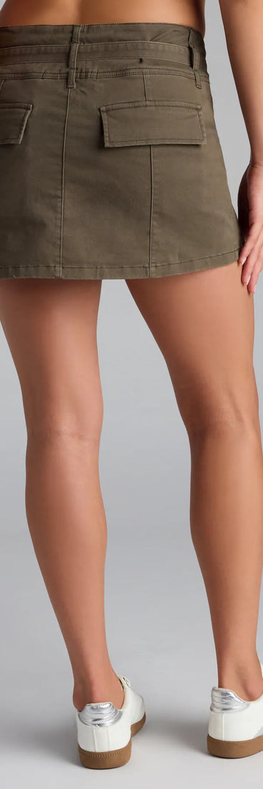 Designed for campus outfits, sleek workwear, and on-the-go moments, the Trendsetter Mid-Rise Belted Twill Skort is a trendy olive green bottom for women bringing effortless fall versatility.