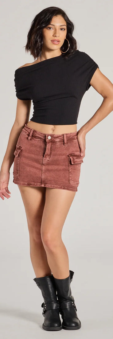 
Upgrade your style game for 2025 with the Raise the Bar Mid-Rise Cargo Skort in rust, perfect for any fashion-forward wardrobe.