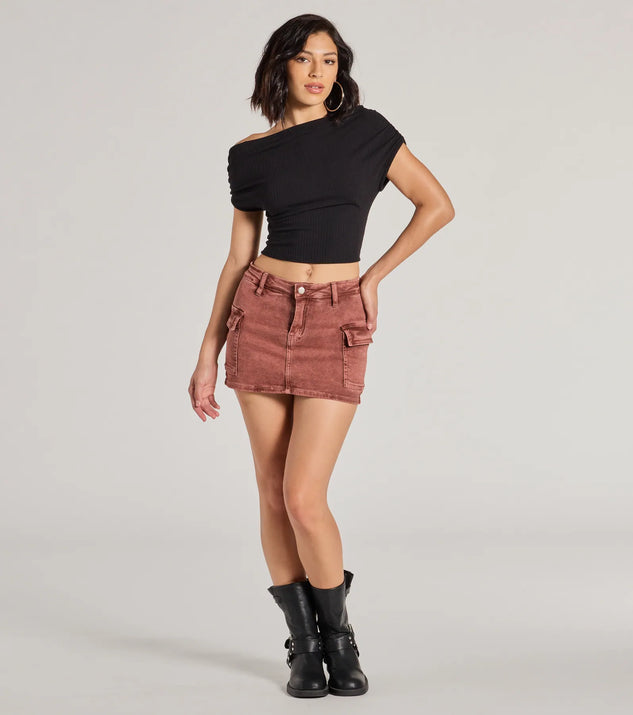 
Upgrade your style game for 2025 with the Raise the Bar Mid-Rise Cargo Skort in rust, perfect for any fashion-forward wardrobe.