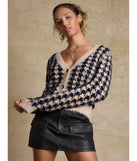 The Cool-Girl Sleek Faux Leather Cargo Mini Skirt in black features a short, flattering cut designed to elevate your look with just the right amount of edge.
