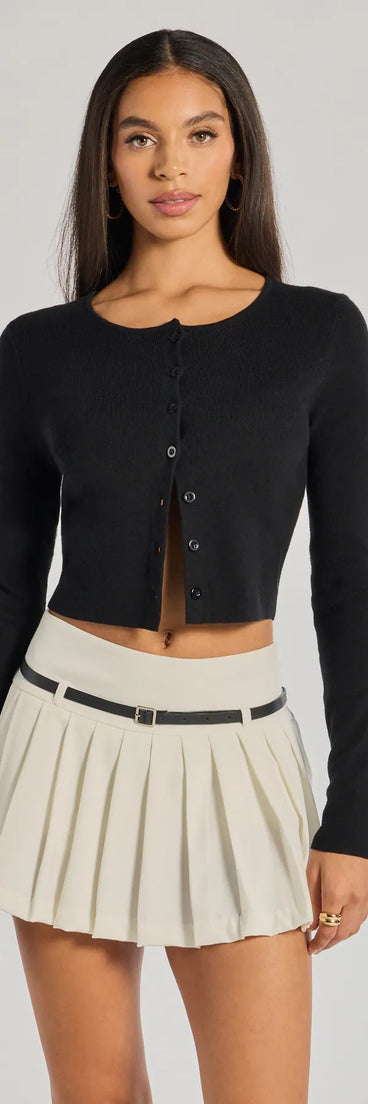 Create bold, fashion-forward looks for summer with the Adorable Trendsetter Pleated Mini Skort in ivory, a must-have piece from Windsor’s collection of stylish bottoms for women.