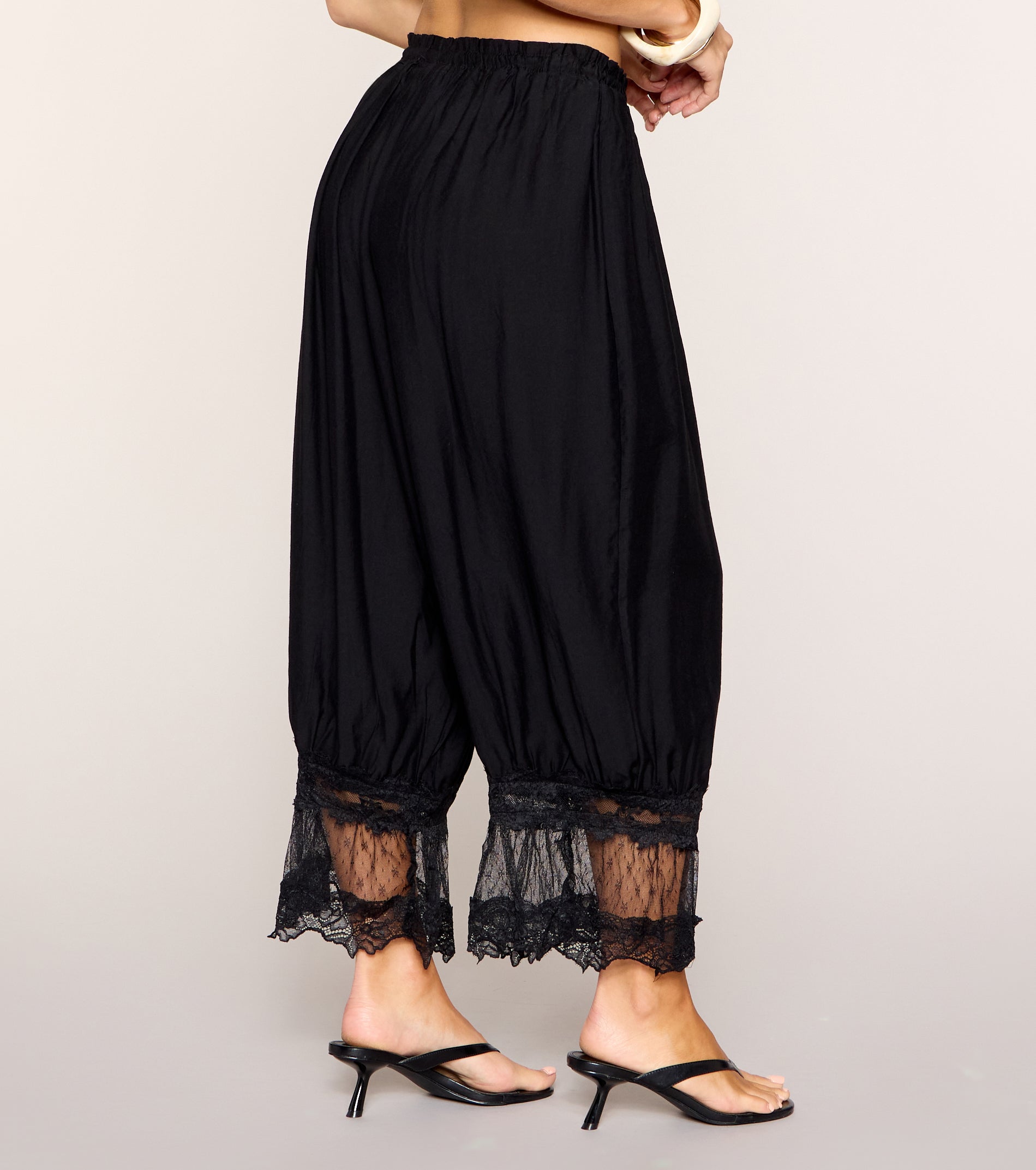 Soft Volume Lace-Trim Balloon Cropped Pants | Windsor
