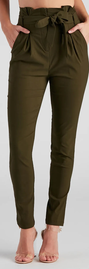 Get ready for any event with the High Waist Paperbag Skinny Dress Pants in olive, an essential start to creating a versatile outfit for women for parties, cocktail hours, or Valentine's Day events.