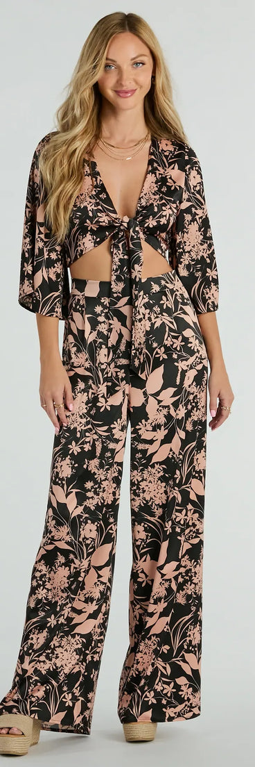Refresh your fall closet with stylish women's pants like the Flawless Floral High Rise Wide-Leg Satin Pants in a sleek fabric and a pant leg style that makes your look unique.