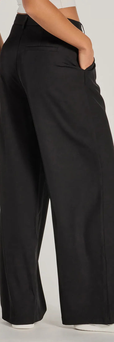 Stay polished and comfortable in the Chic City High-Rise Trouser Pants, trendy black pants for women that transition from everyday looks to weekend slay.
