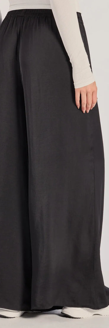 The Laidback Luxe Wide-Leg Palazzo Pants is a trendy women's bottom in black, designed with modern details and alluring textures to complete chic outfits for 2025.